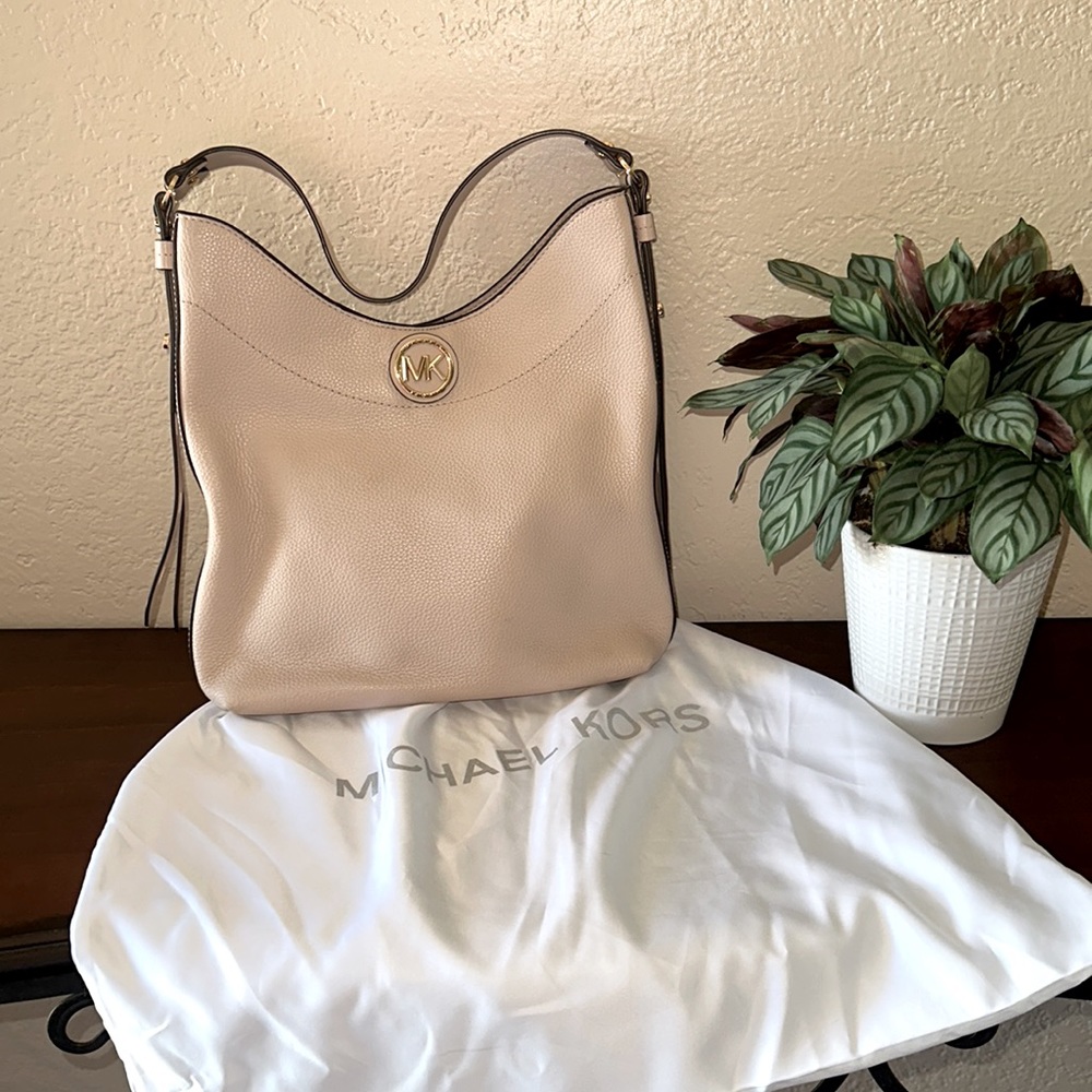 Michael Kors Pre-Loved Soft Pink Pebble Large Bowery Hobo Leather Bag